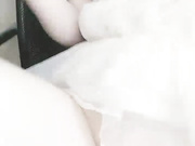 00后嫩妹主动提臀玩弄淫穴菊花