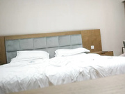 无情的屌约操网红外围女掏出JB就让妹子吸02