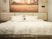 大屌生无可恋深夜约操纹身外围肉丝撕裆舔逼