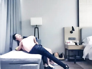 鸭舌帽妹子近距离蹲着口交69互舔扣逼猛操