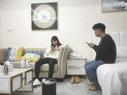 休学中大学妹子带上眼镜挺斯文跪着猛吸屌