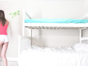 小金发女郎青少年偷偷摸摸操大黑屌